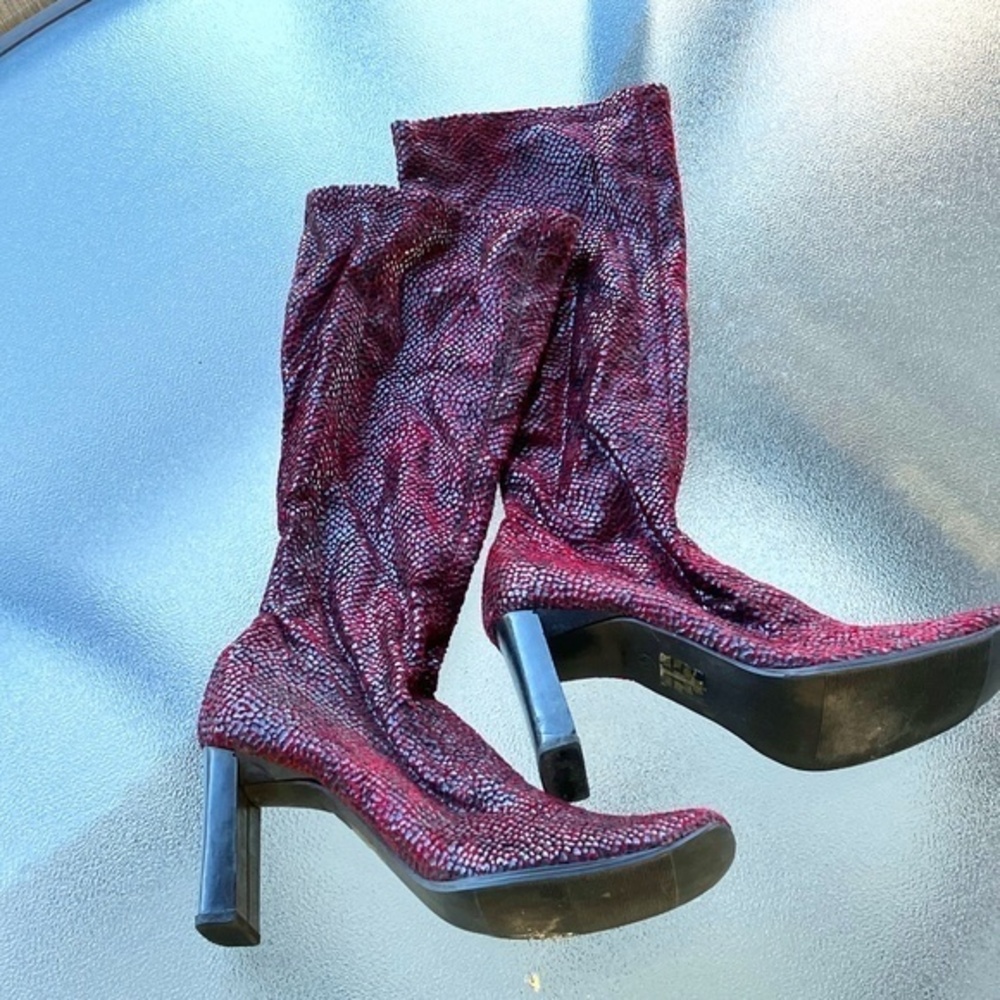 Women's Snakeskin Knee High Boots. Size 7.5. Excellent condition. 2" Heel.